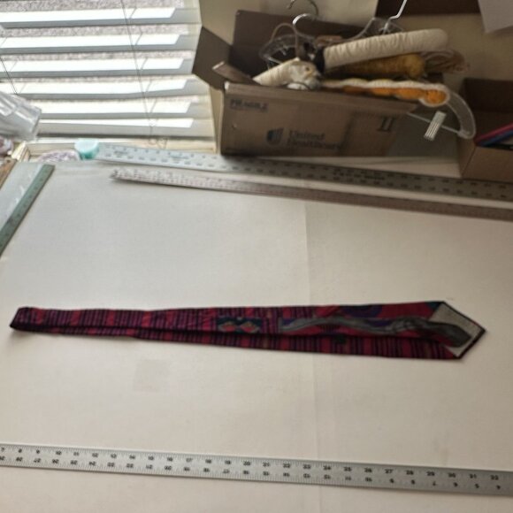 Vtg Silk Accents Mens Necktie 100% Silk Abstract Red Blue Purple Geometric 80s - Picture 8 of 8